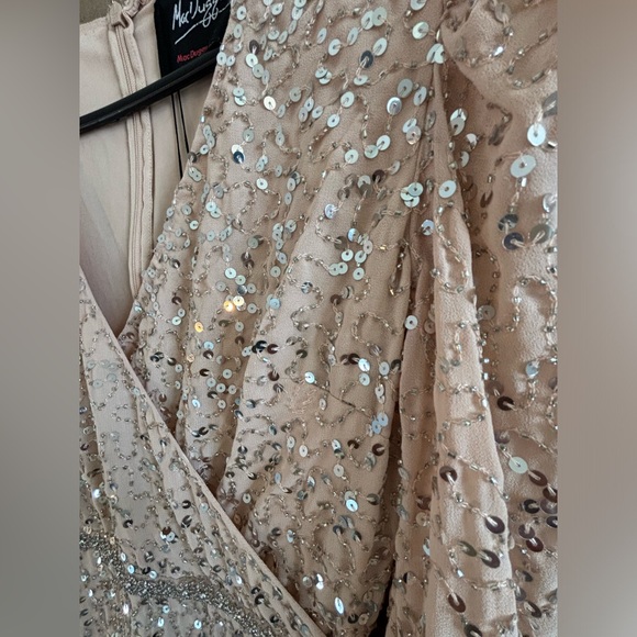 10769 Mac Duggal Nude Silver Sequin Gown Dress Beaded Flowers On Bottom Size 2 - Picture 7 of 11